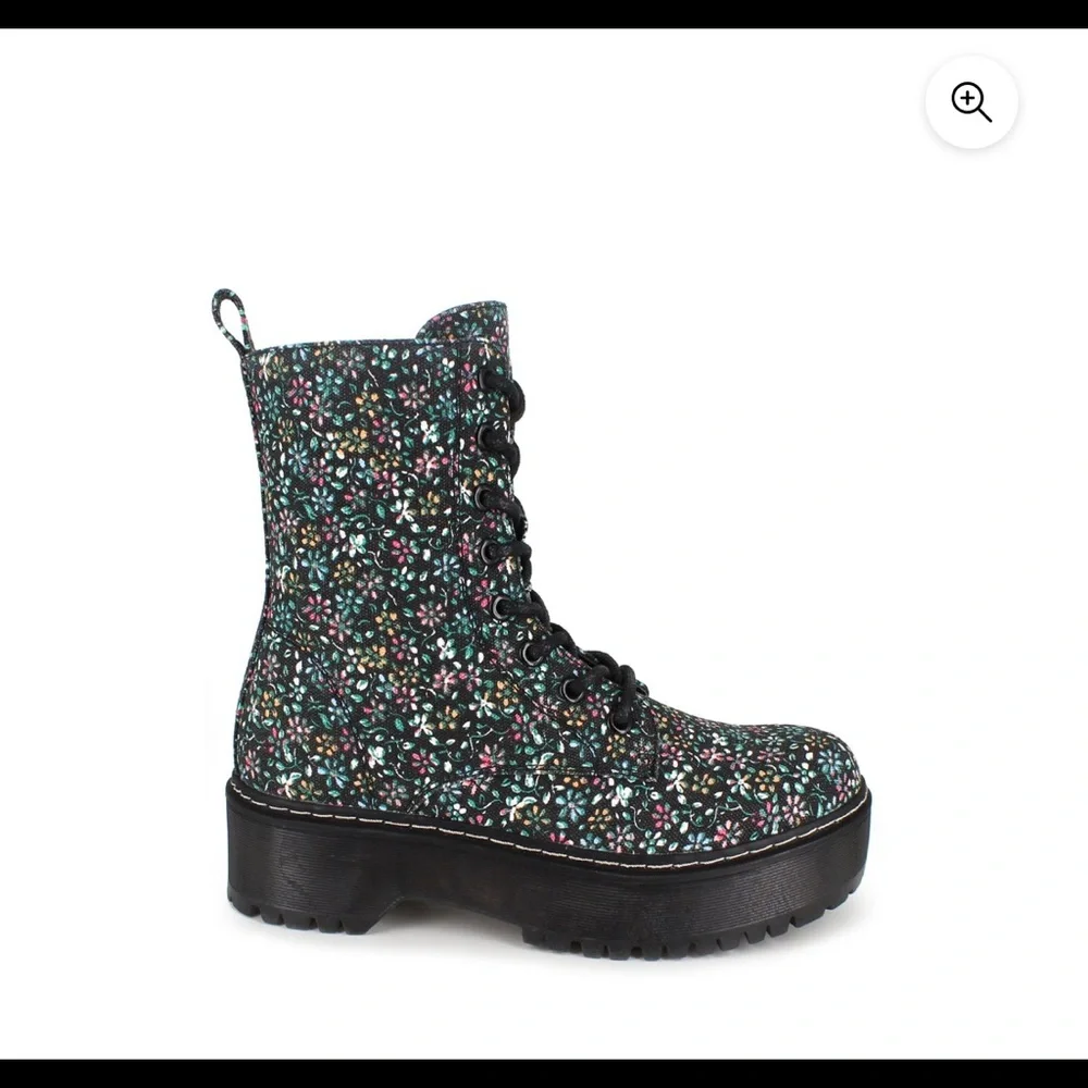 Portland Boot Company Black Floral Lace Up Boots NIB Size 8 - Picture 2 of 3